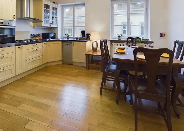 Cozy Studio In Krakowskie Przedmiescie Near Old Town By Noclegi Renters