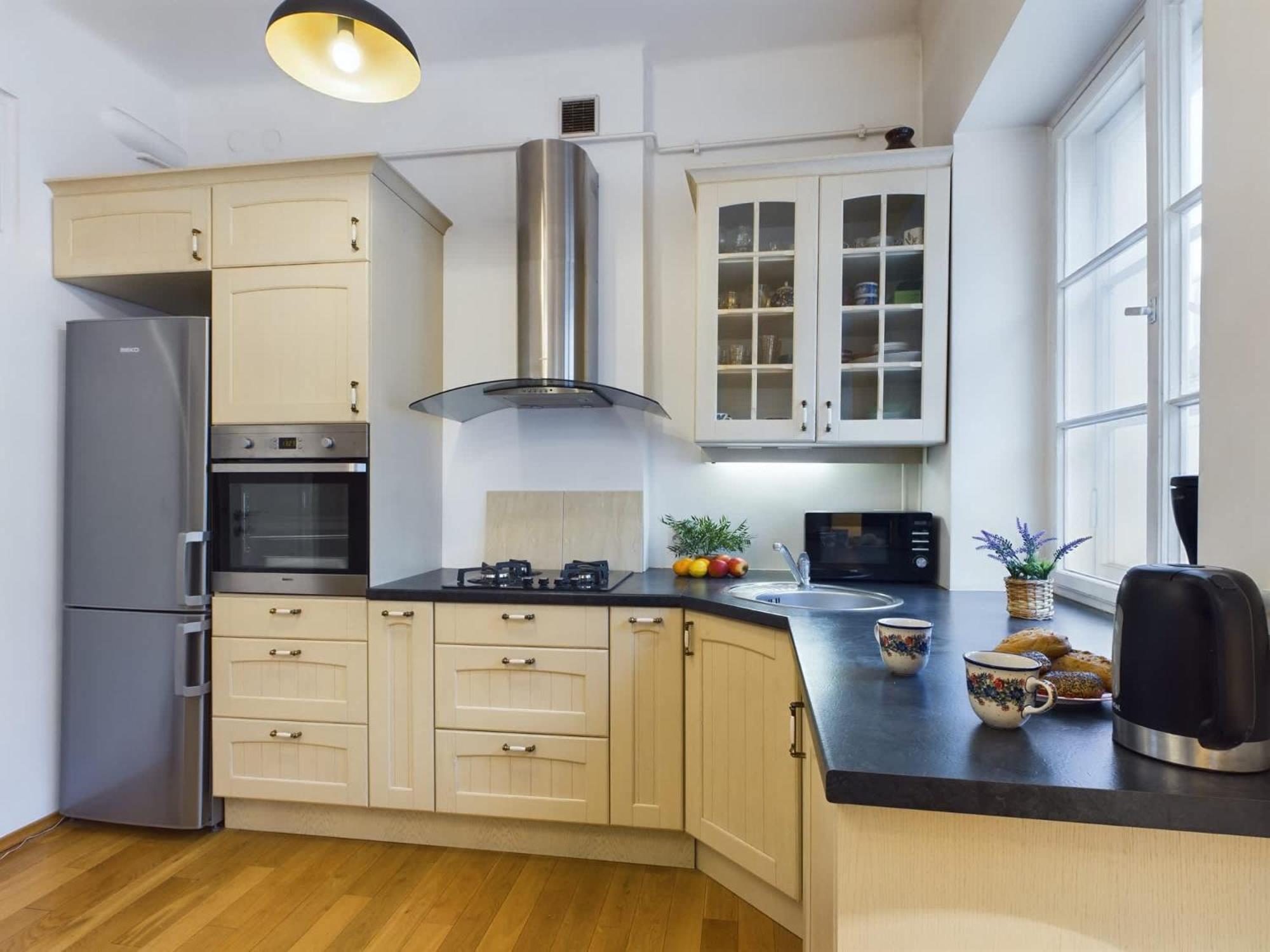 Cozy In Krakowskie Przedmiescie Near Old Town By Renters Varsovia