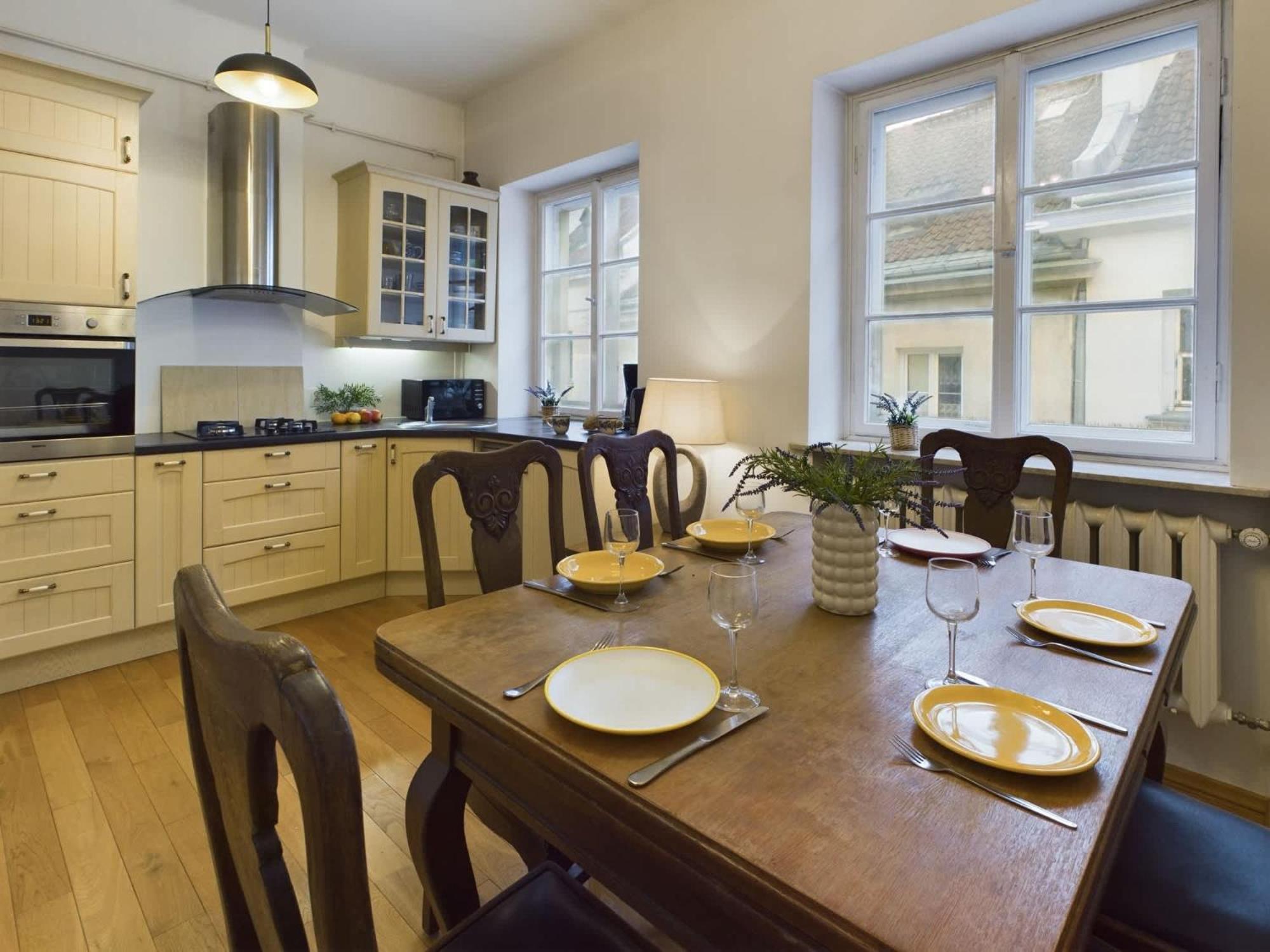 Apartamento Cozy In Krakowskie Przedmiescie Near Old Town By Renters Varsovia